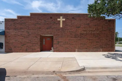 Downtown Argonia Building with Potential