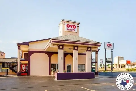 Texarkana Hotel with Commercial Building