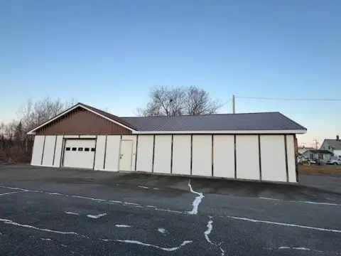 Commercial Building Near I-95