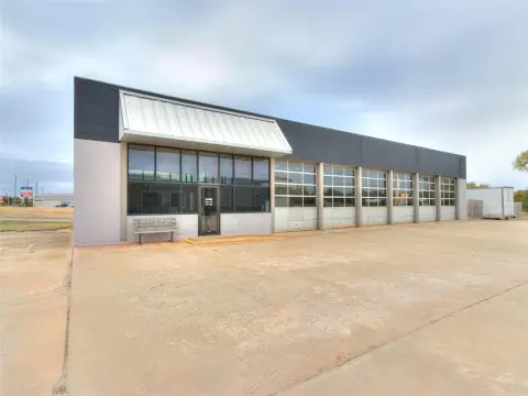 Freestanding Retail Building in Shawnee