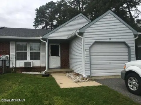 Well-Maintained Duplex in Crestwood Village