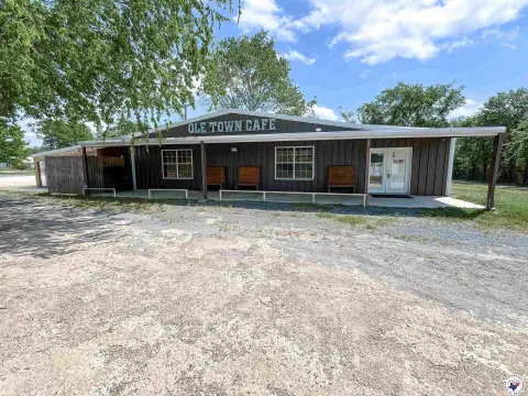 Marietta Commercial Opportunity: Restaurant/Store