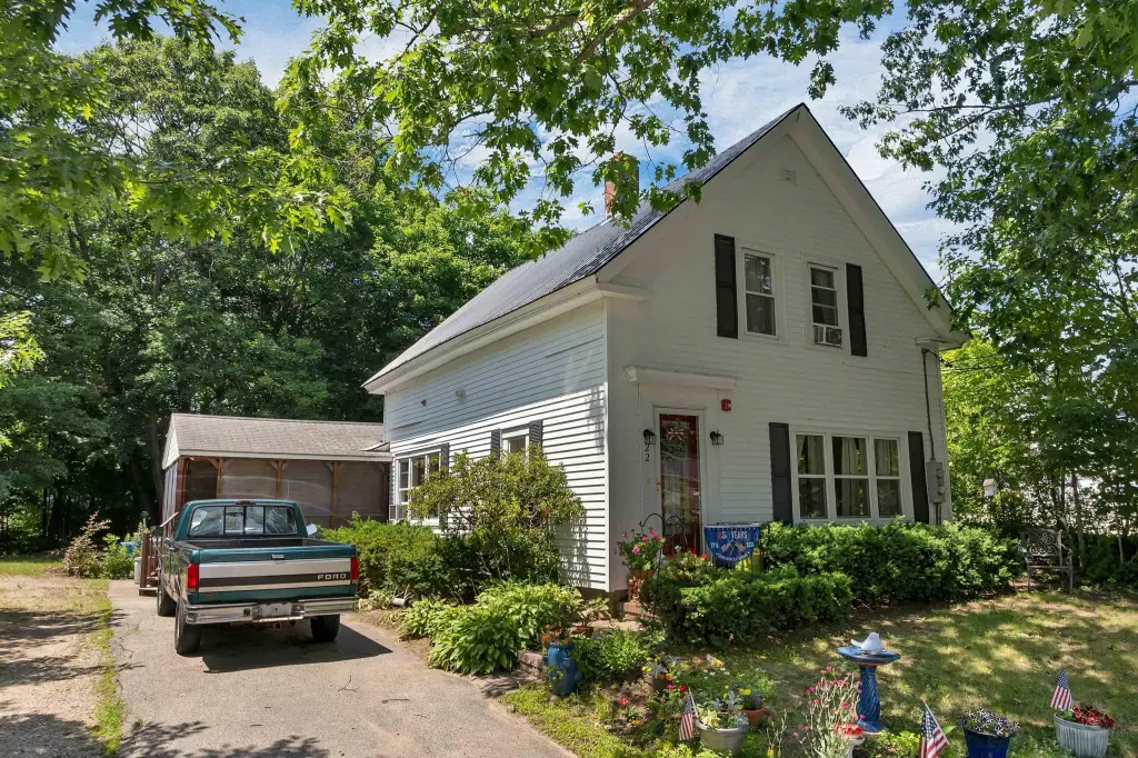 22 Cosmar Dr, Wakefield, NH 03872