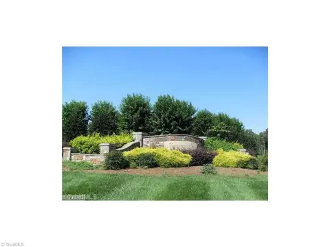 Lakefront Lot in Yachtsmans Point