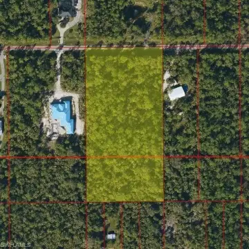 Spacious Vacant Land in Naples