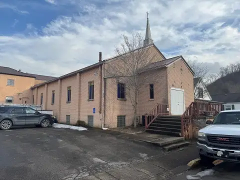 Maysville Church with Spacious Sanctuary