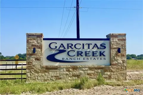 Spacious Land in Garcitas Creek