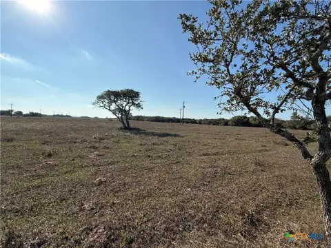 Unrestricted Land Near Yoakum, TX