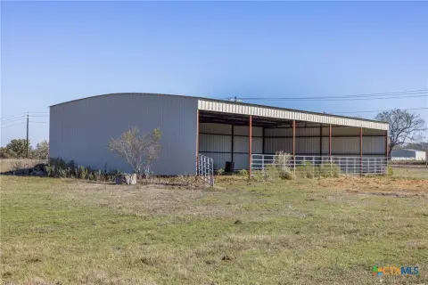 Unrestricted 10 Acres in Gonzales