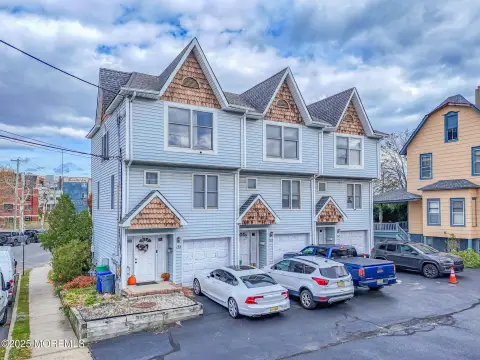 Three-Unit Townhouse-Style Residence