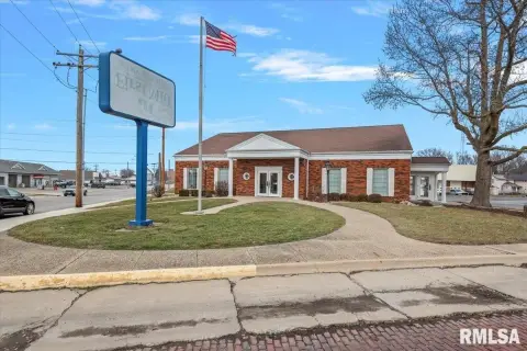 Downtown Taylorville Commercial Building For Sale