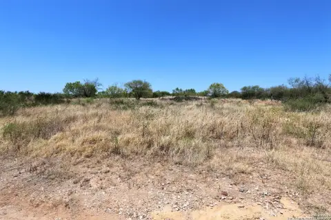 Residential Land in Devine, TX