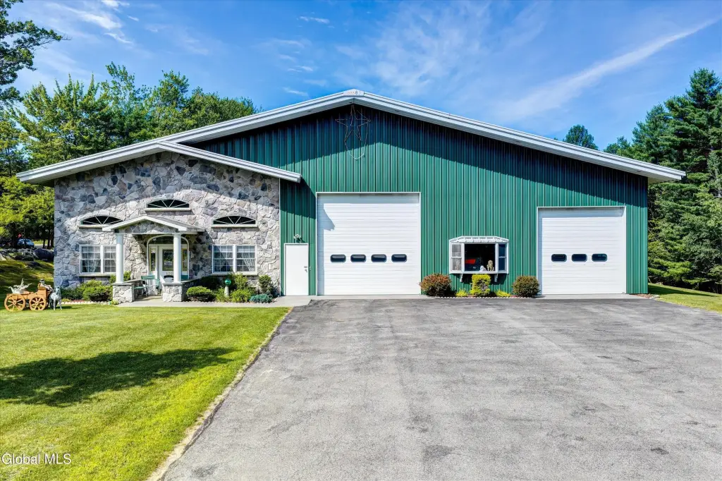 139 Fayville Rd, Middle Grove, NY 12850