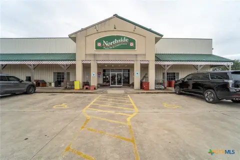 Versatile Commercial Property in Victoria, TX