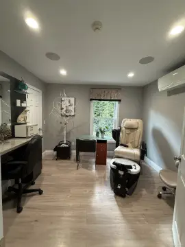 Updated Salon Nail Technician Room