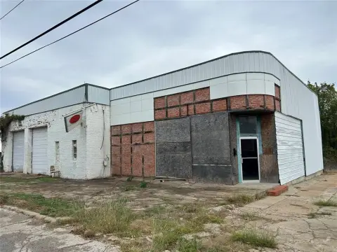 Versatile Commercial Property in Seminole