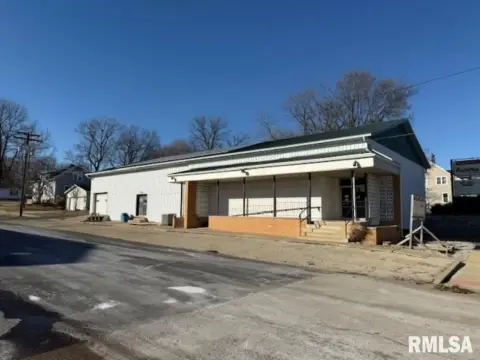 Spacious Commercial Building in Eureka