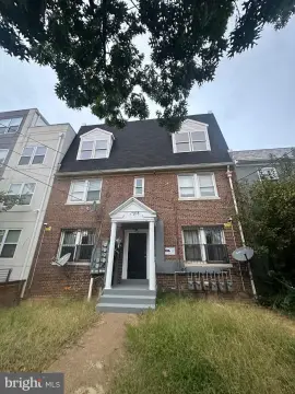 8-Unit Apartment Building