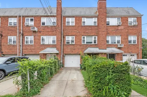 Bayside Duplex Near Bell Boulevard