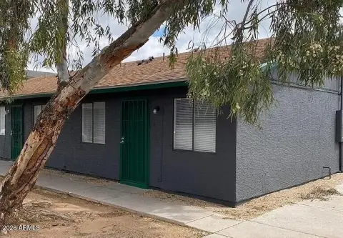 Triplex with Laundry Hookups