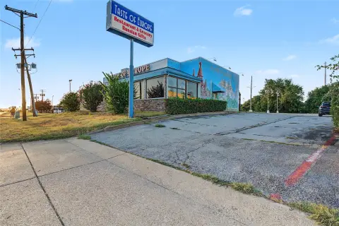 Freestanding Restaurant Building