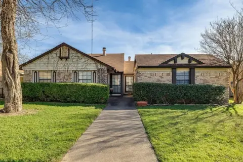 Well-Maintained Duplex in Cedar Hill