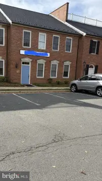 Picture of Office Units at 10509 BRADDOCK Road, Fairfax, VA