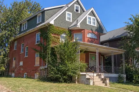 Picture of Duplexes at 805 NE Perry Avenue, Peoria, IL