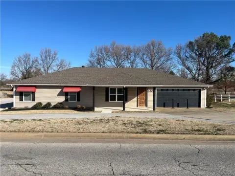 Springdale Office with Golf Access