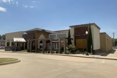 Iconic Restaurant/Retail Building Near Stadium