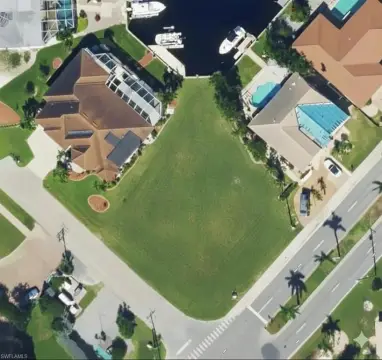 Waterfront Corner Lot in Punta Gorda