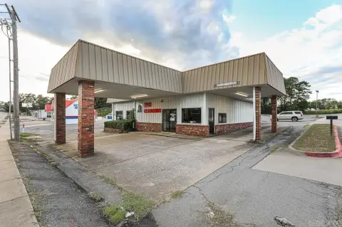 Benton, AR Building and Land