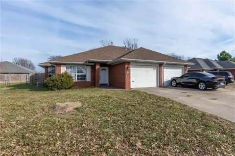 Rogers Duplex with Rental History