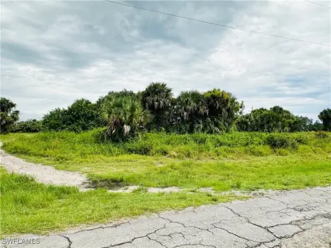 Residential Lot in Port LaBelle