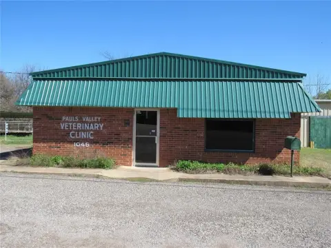 Veterinary Medical Office With Livestock Facilities