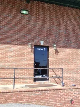 Office/Retail Suite For Lease