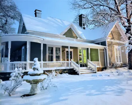 Historic Boutique Hotel with Expansion Capacity