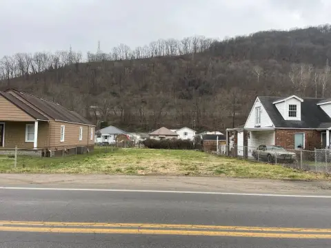 Residential Land in Chesapeake, WV