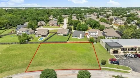 Commercial Lot in Growing Area