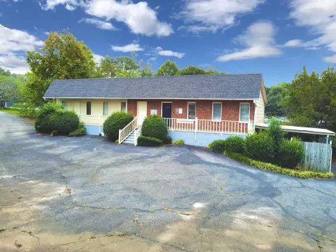 Versatile Mixed-Use Property in Inman