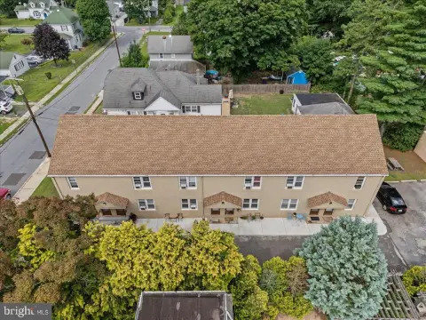 6-Unit Apartment Building