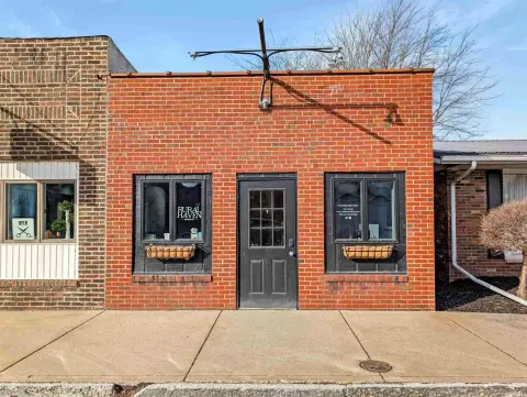 Versatile Retail Space in Rossville