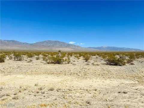 Pahrump Land with Mountain Views