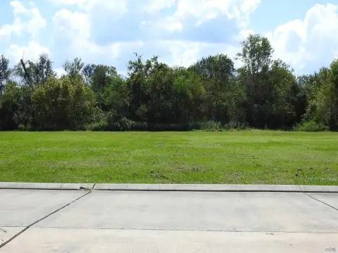 Residential Land in Houma, LA