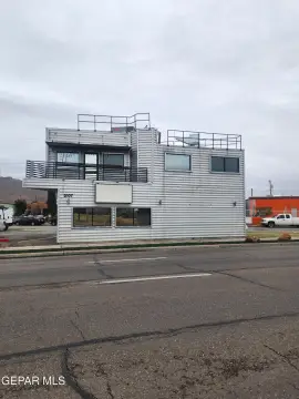 El Paso Commercial Corner Building