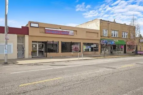 Storefront with Flexible Layout