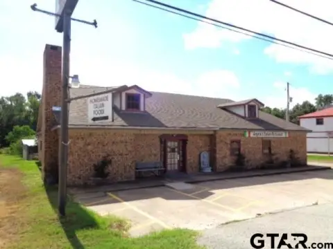Restaurant Building in Growing Area