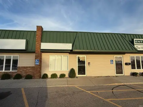 Versatile Retail/Office Space in Warsaw