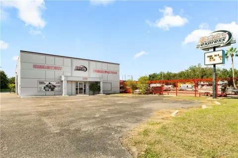 Versatile Commercial Building in McAllen