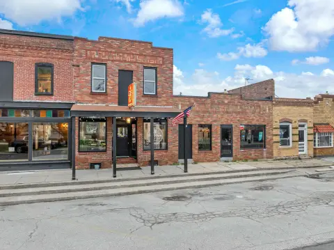 Jonesburg Commercial Property For Sale